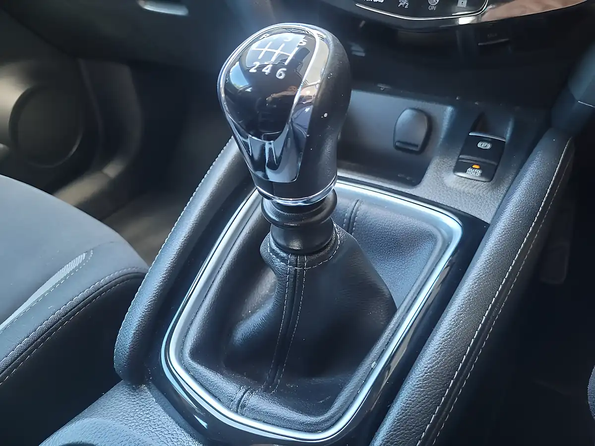 Used 2019 Nissan Qashqai Acenta Premium Blue - Interior and Exterior details 18