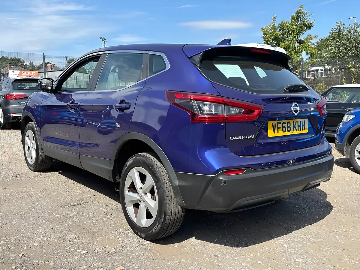 Used 2019 Nissan Qashqai Acenta Premium Blue - Interior and Exterior details 5