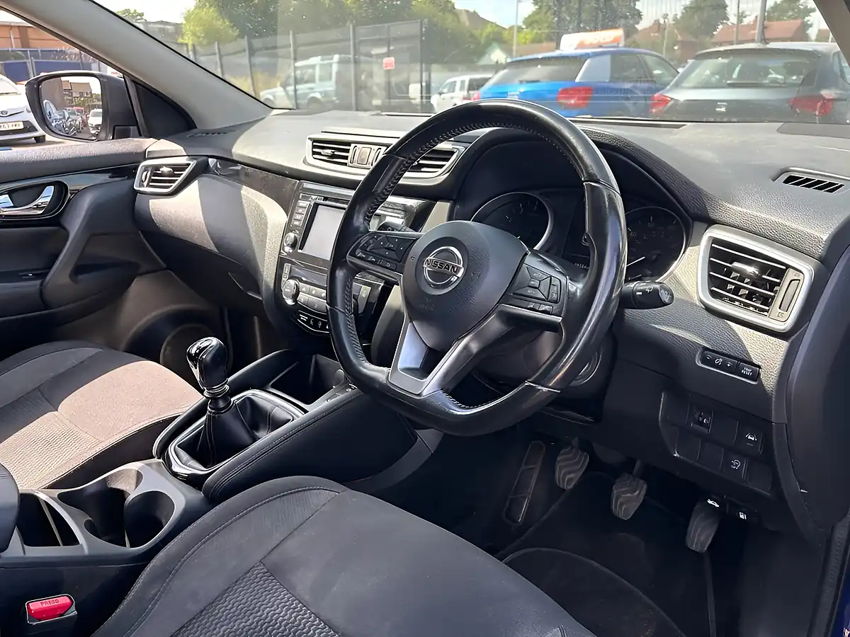 Used 2019 Nissan Qashqai Acenta Premium Blue - Interior and Exterior details 9