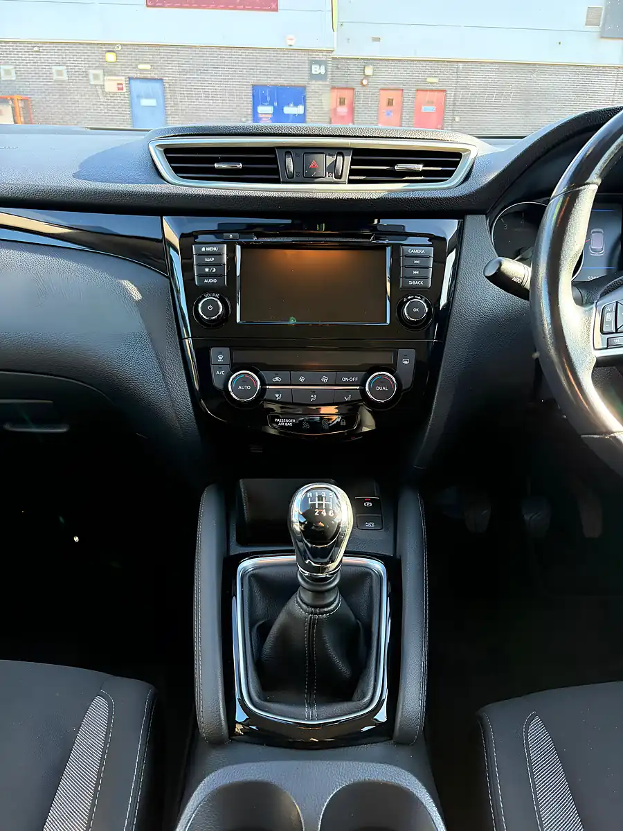 Used 2019 Nissan Qashqai Acenta Premium Blue - Interior and Exterior details 12