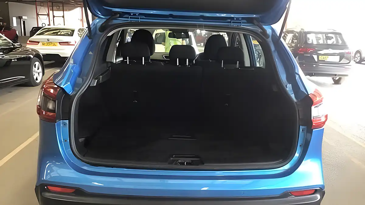 Used 2019 Nissan Qashqai Acenta Premium Blue - Interior and Exterior details 8
