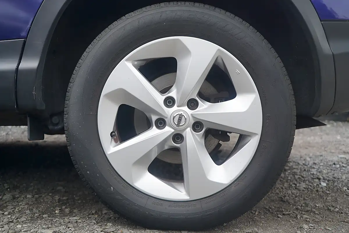Used 2019 Nissan Qashqai Acenta Premium Blue - Interior and Exterior details 13