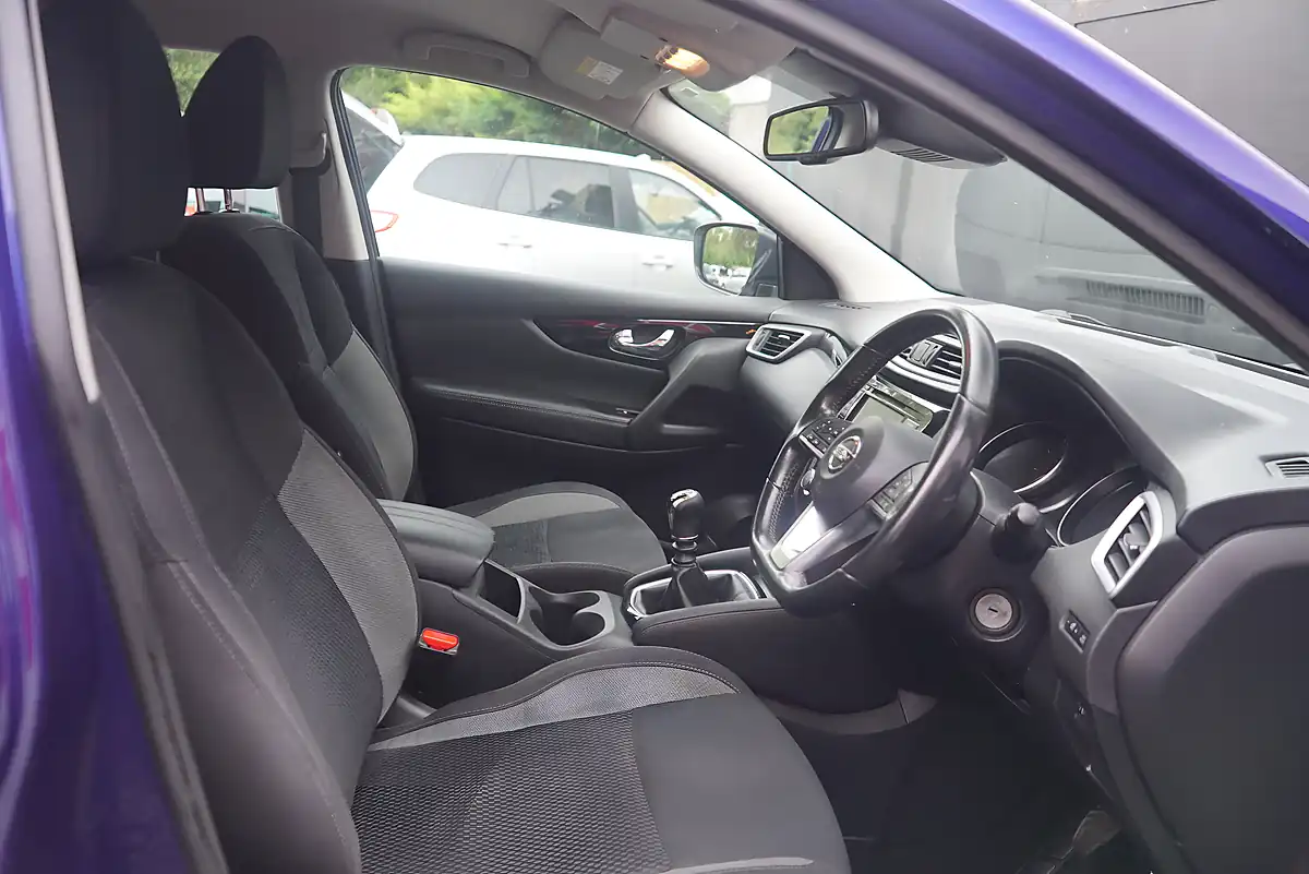 Used 2019 Nissan Qashqai Acenta Premium Blue - Interior and Exterior details 14