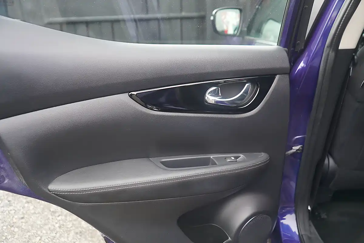 Used 2019 Nissan Qashqai Acenta Premium Blue - Interior and Exterior details 18