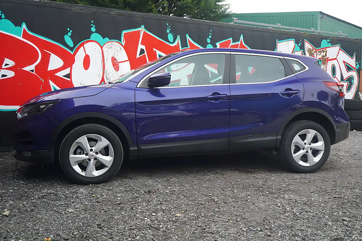 Used 2019 Nissan Qashqai Acenta Premium Blue - Interior and Exterior details 8