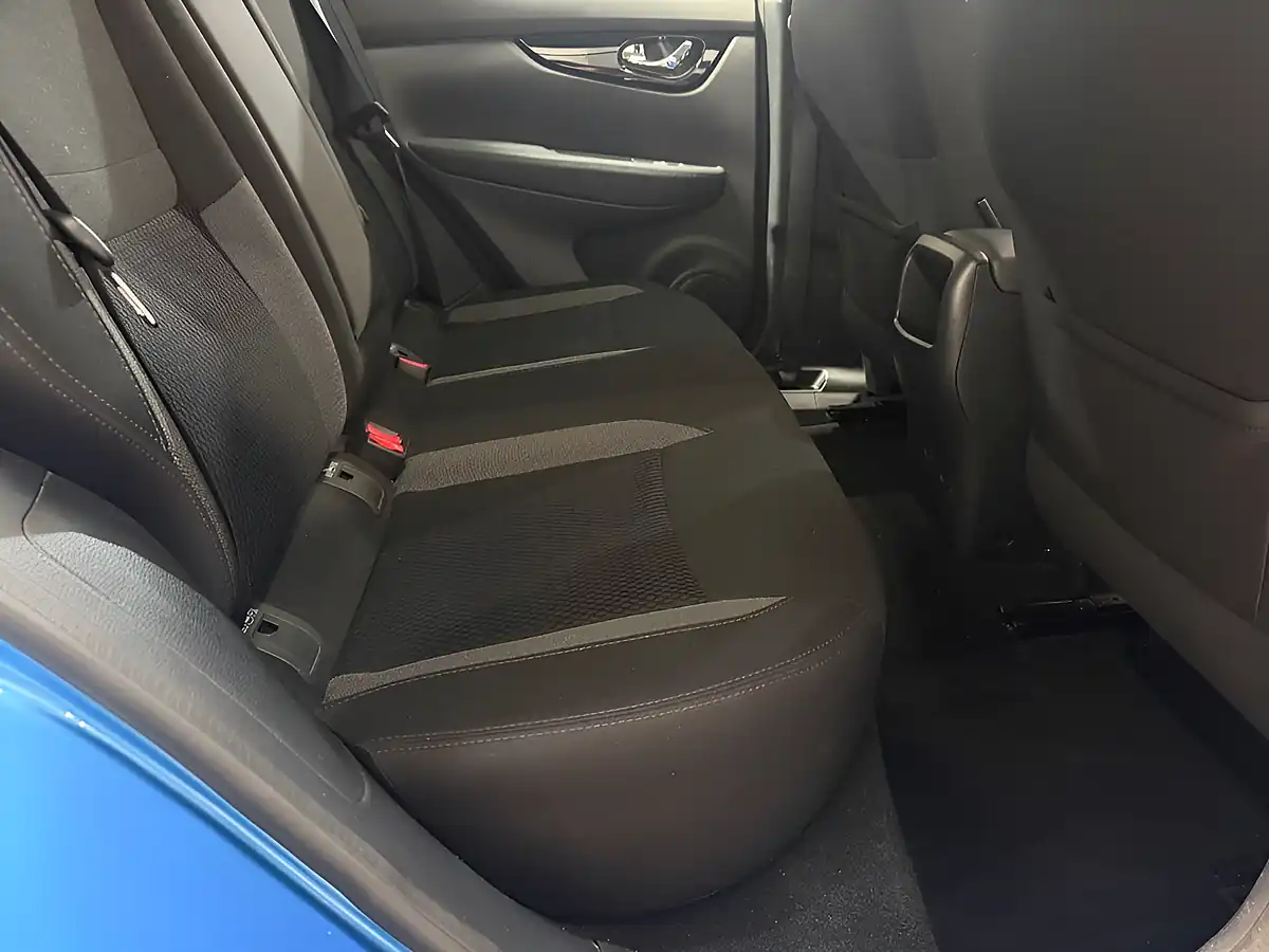 Used 2019 Nissan Qashqai Acenta Premium Blue - Interior and Exterior details 15