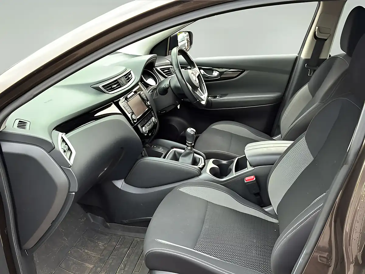 Used 2019 Nissan Qashqai Acenta Premium Chestnut Bronze - Interior and Exterior details 10