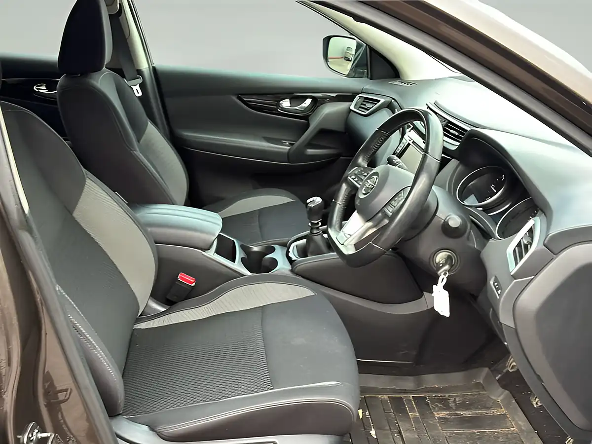 Used 2019 Nissan Qashqai Acenta Premium Chestnut Bronze - Interior and Exterior details 6