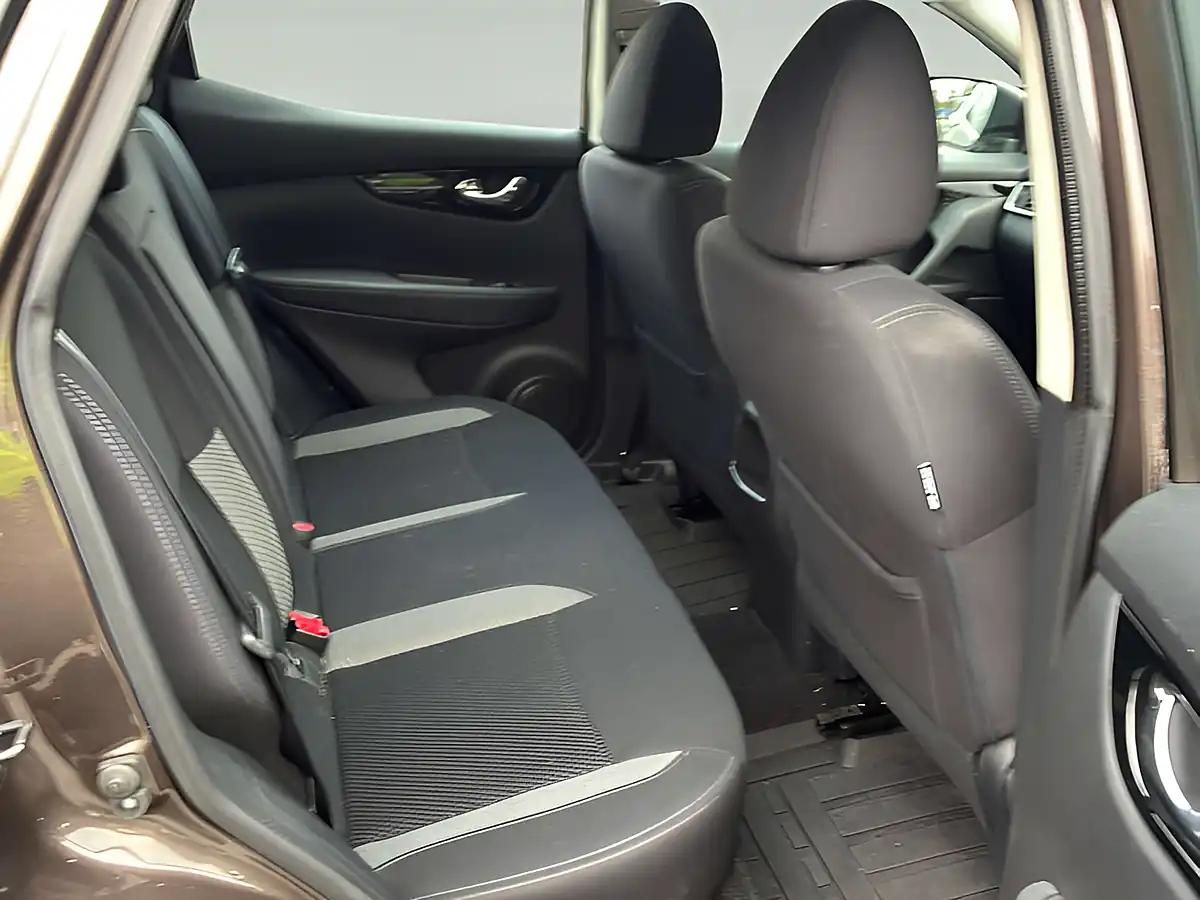 Used 2019 Nissan Qashqai Acenta Premium Chestnut Bronze - Interior and Exterior details 9