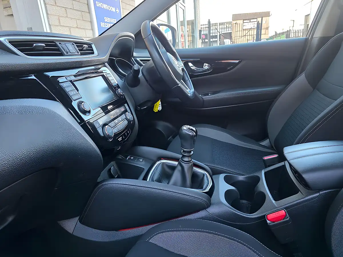 Used 2019 Nissan Qashqai Acenta Premium Grey - Interior and Exterior details 17