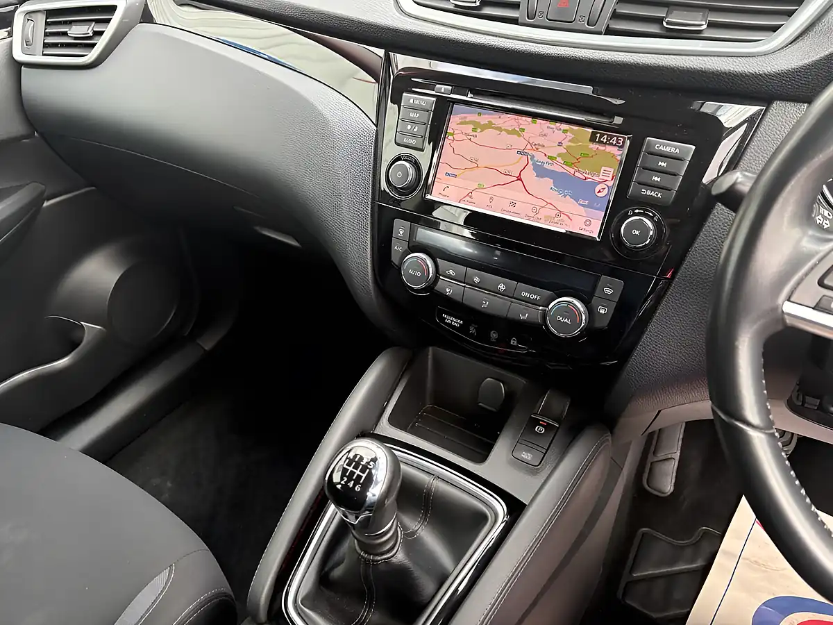 Used 2019 Nissan Qashqai Acenta Premium Ink Blue - Interior and Exterior details 9