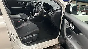 Used 2019 Nissan Qashqai Acenta Premium Pure White - Interior and Exterior details 10