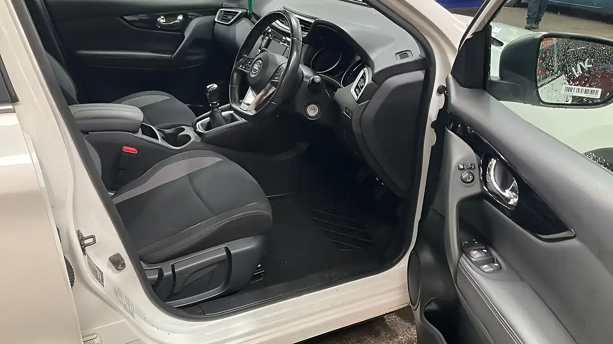 Used 2019 Nissan Qashqai Acenta Premium Pure White - Interior and Exterior details 10