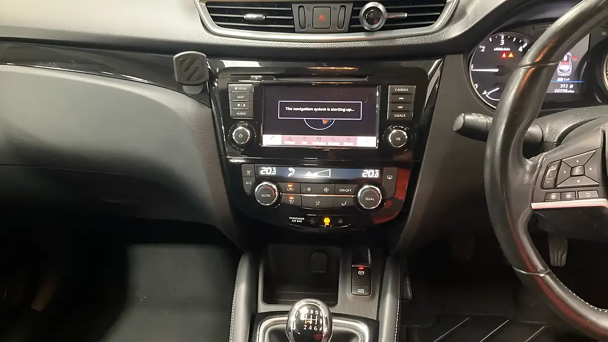 Used 2019 Nissan Qashqai Acenta Premium Pure White - Interior and Exterior details 12