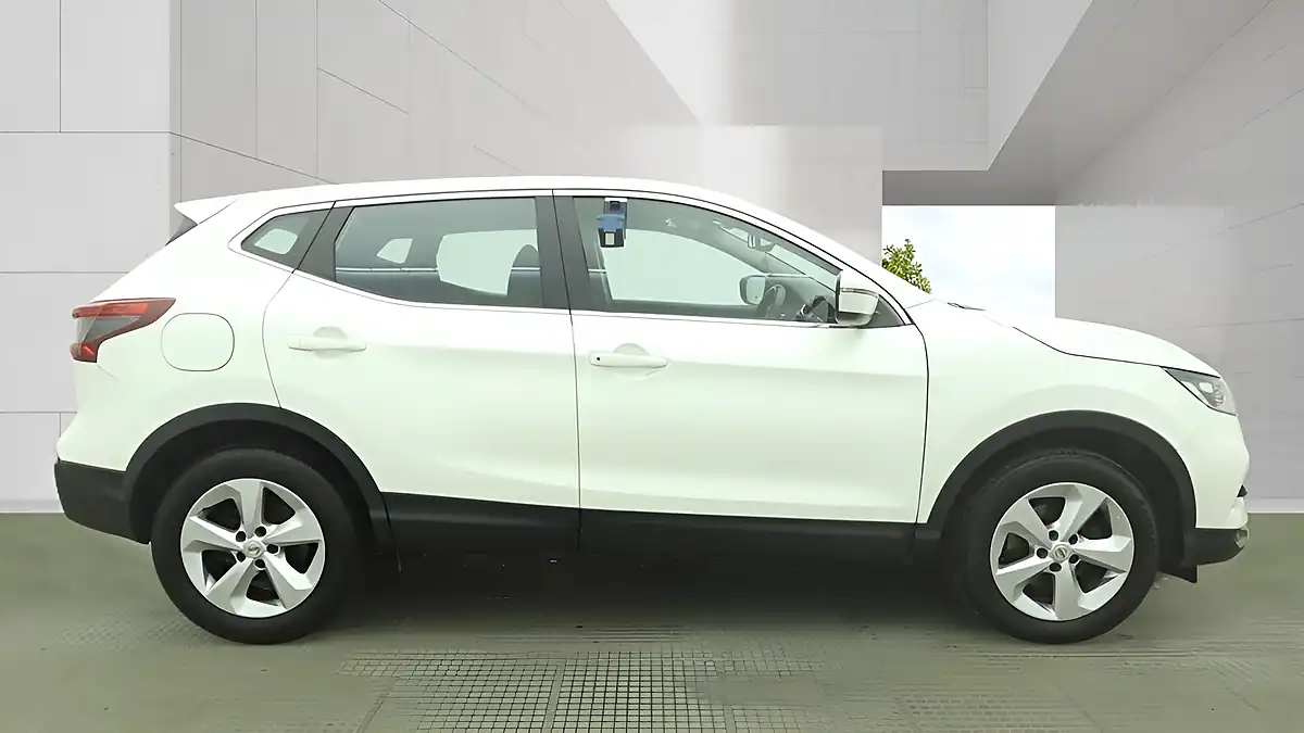 Used 2019 Nissan Qashqai Acenta Premium Pure White - Interior and Exterior details 5
