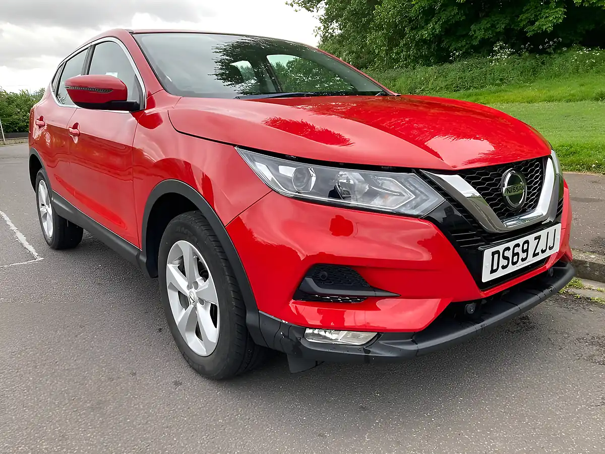 Used 2019 Nissan Qashqai Acenta Premium Red - Front View