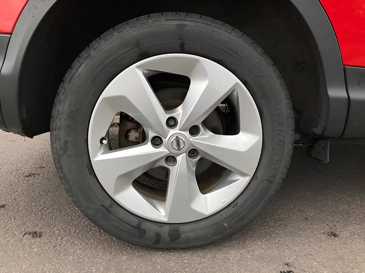 Used 2019 Nissan Qashqai Acenta Premium Red - Interior and Exterior details 10