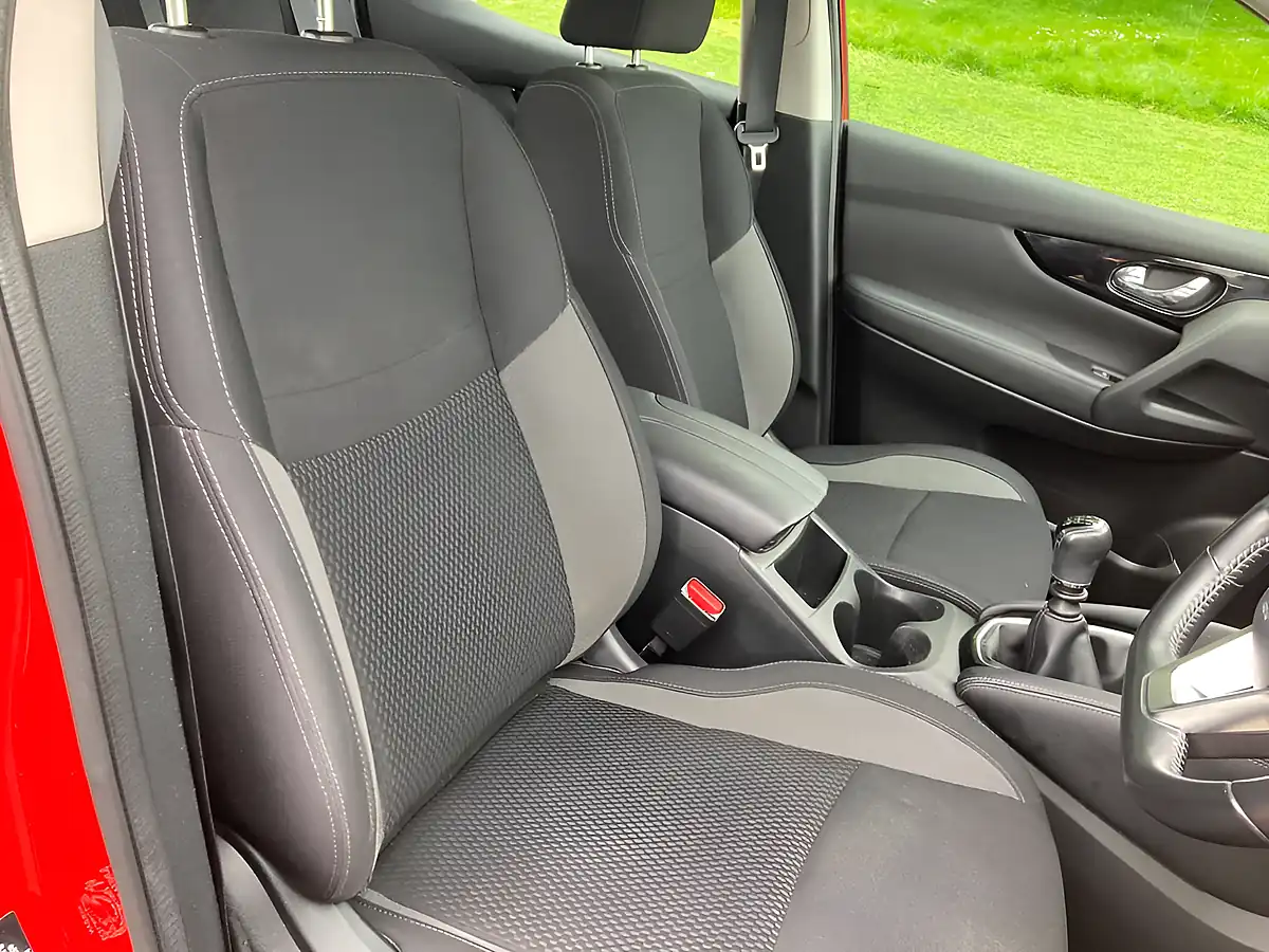 Used 2019 Nissan Qashqai Acenta Premium Red - Interior and Exterior details 17