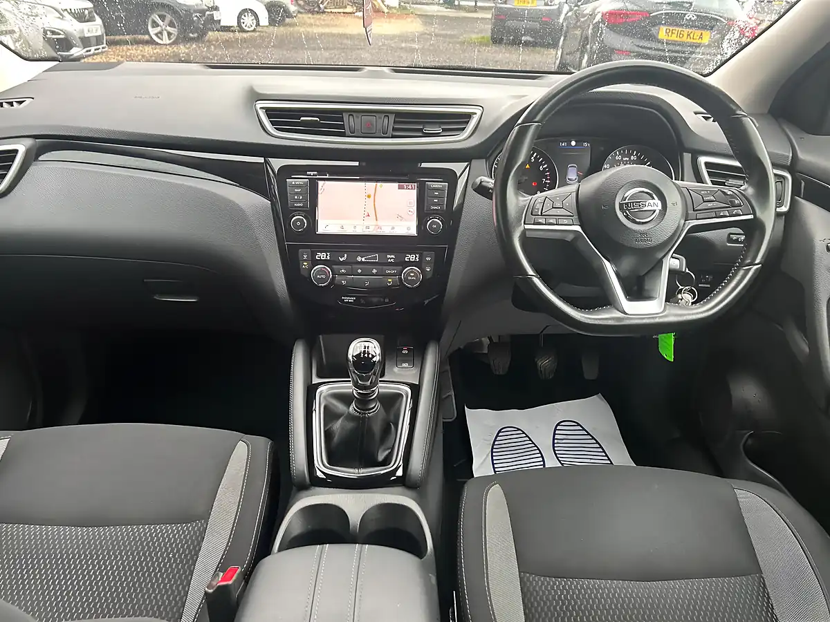 Used 2019 Nissan Qashqai Acenta Premium Red - Interior and Exterior details 10