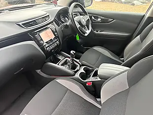 Used 2019 Nissan Qashqai Acenta Premium Red - Interior and Exterior details 11
