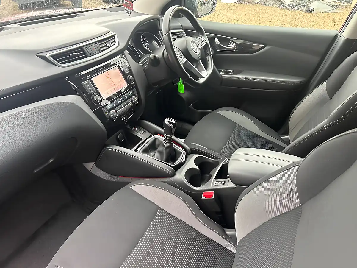 Used 2019 Nissan Qashqai Acenta Premium Red - Interior and Exterior details 11