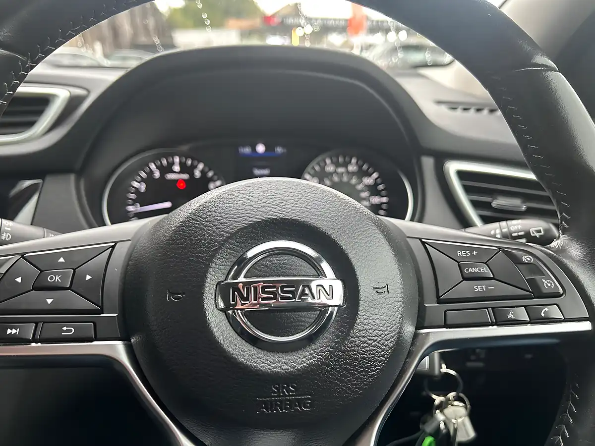 Used 2019 Nissan Qashqai Acenta Premium Red - Interior and Exterior details 16