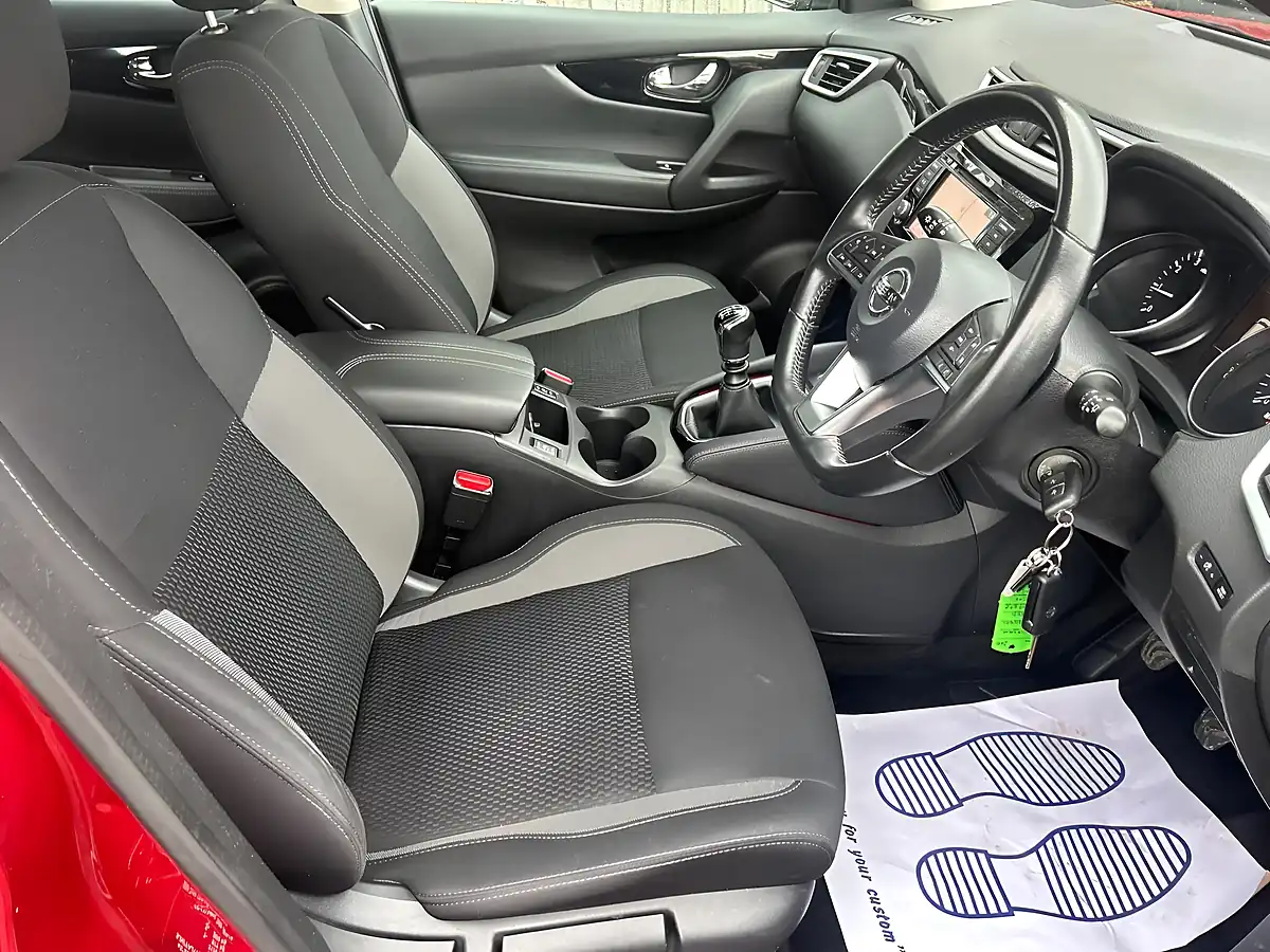 Used 2019 Nissan Qashqai Acenta Premium Red - Interior and Exterior details 8