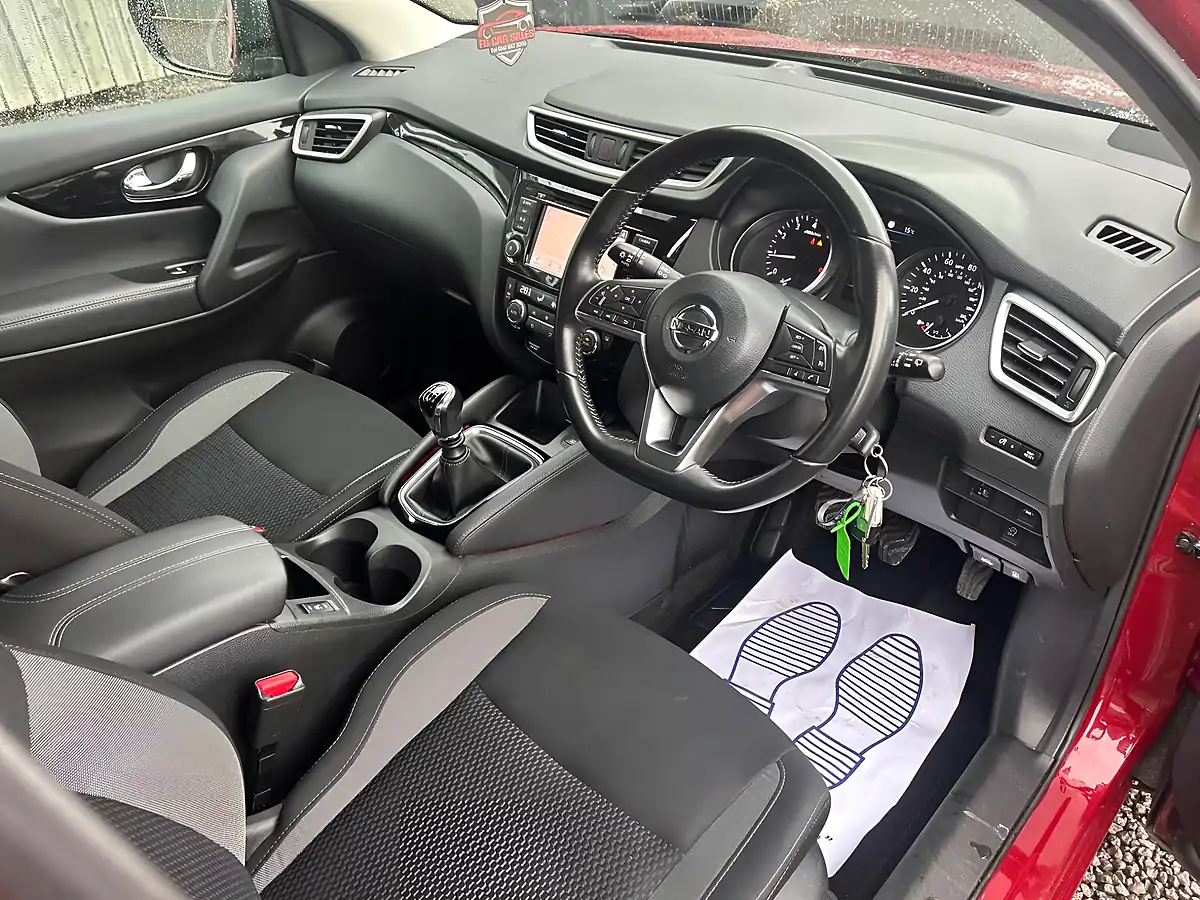 Used 2019 Nissan Qashqai Acenta Premium Red - Interior and Exterior details 9