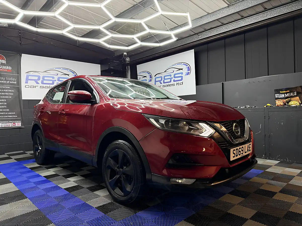 Used 2019 Nissan Qashqai Acenta Premium Red - Interior and Exterior details 2