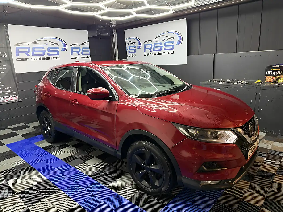 Used 2019 Nissan Qashqai Acenta Premium Red - Interior and Exterior details 5