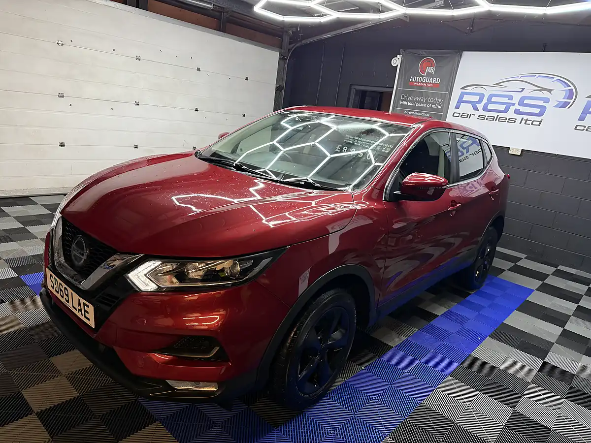 Used 2019 Nissan Qashqai Acenta Premium Red - Interior and Exterior details 6