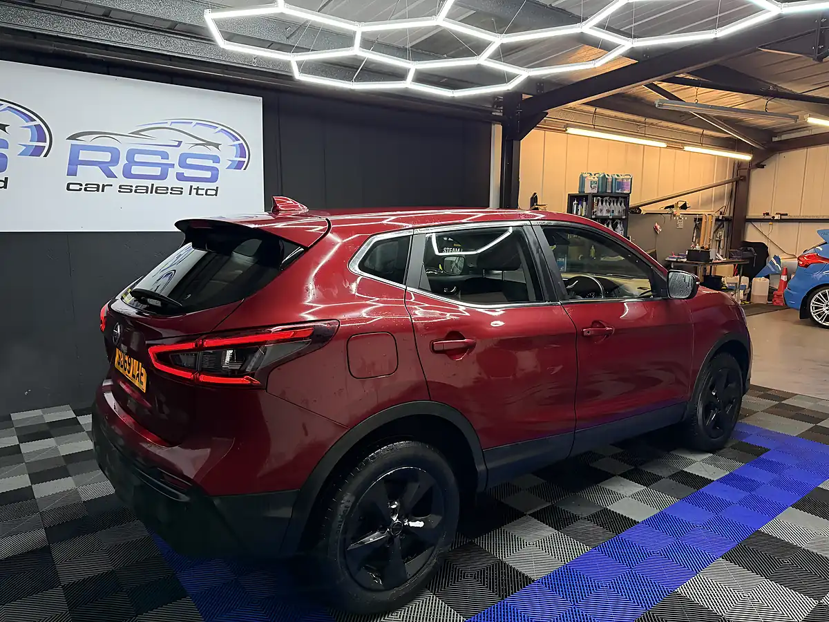 Used 2019 Nissan Qashqai Acenta Premium Red - Interior and Exterior details 8