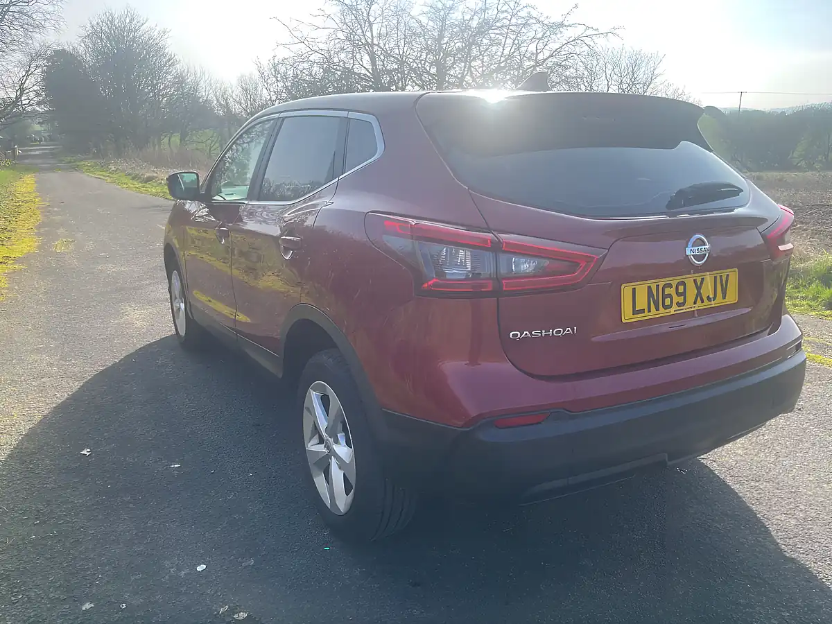 Used 2019 Nissan Qashqai Acenta Premium Red - Interior and Exterior details 3