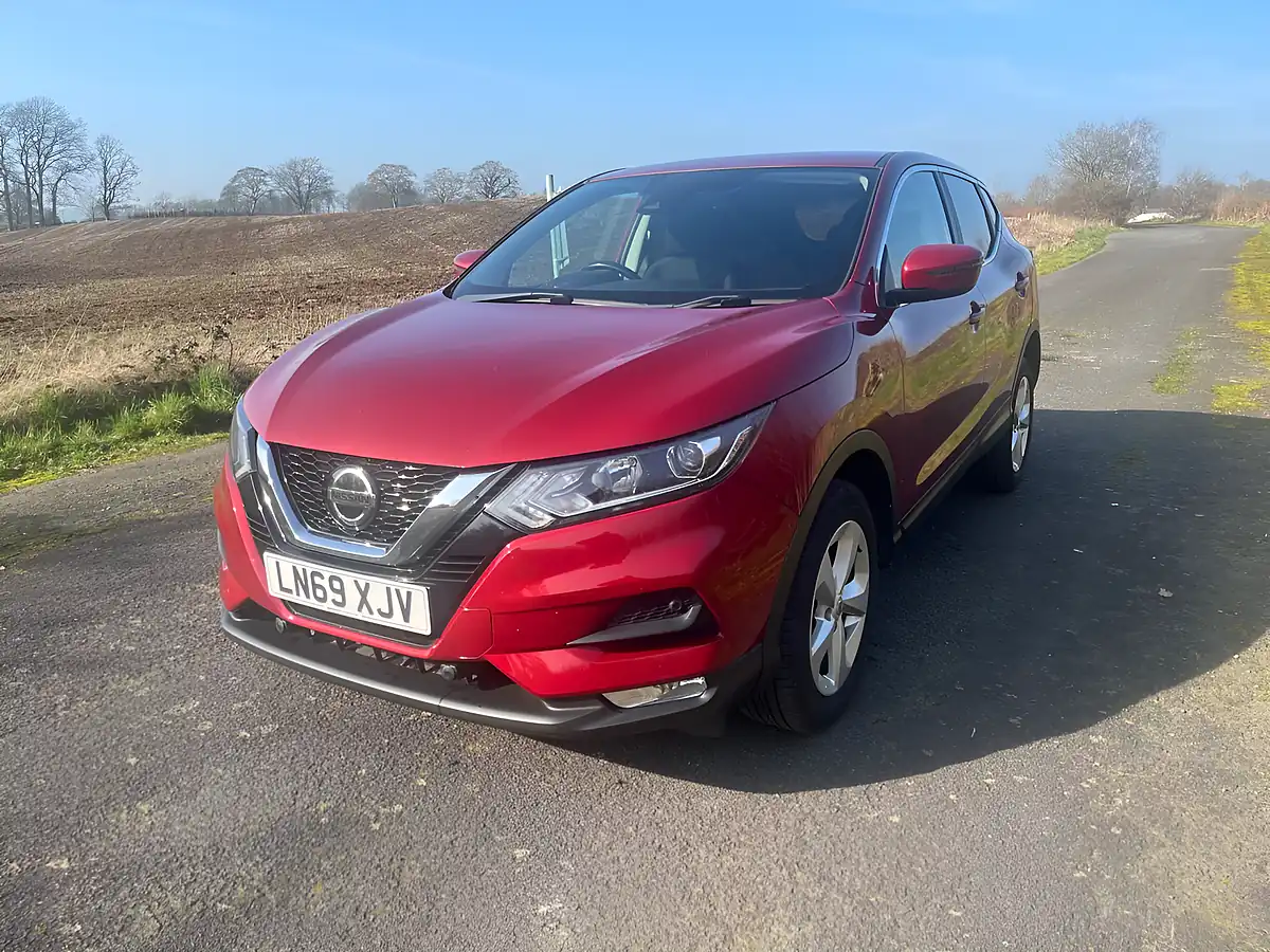 Used 2019 Nissan Qashqai Acenta Premium Red - Interior and Exterior details 5