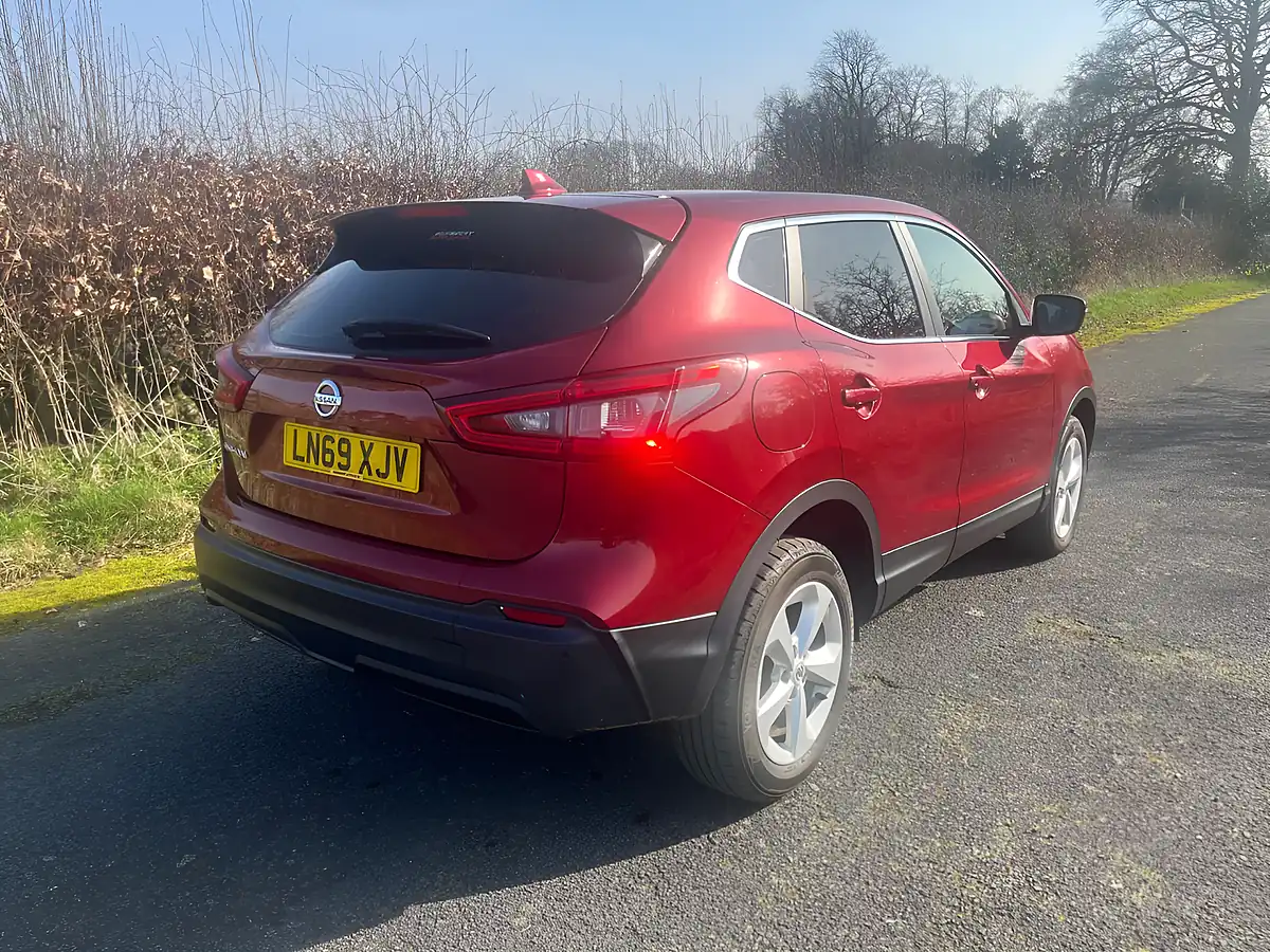 Used 2019 Nissan Qashqai Acenta Premium Red - Interior and Exterior details 6