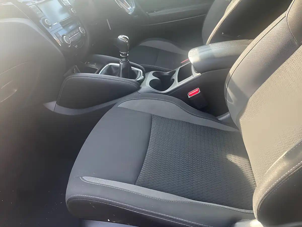 Used 2019 Nissan Qashqai Acenta Premium Red - Interior and Exterior details 7