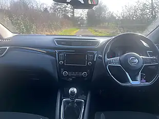 Used 2019 Nissan Qashqai Acenta Premium Red - Interior and Exterior details 9