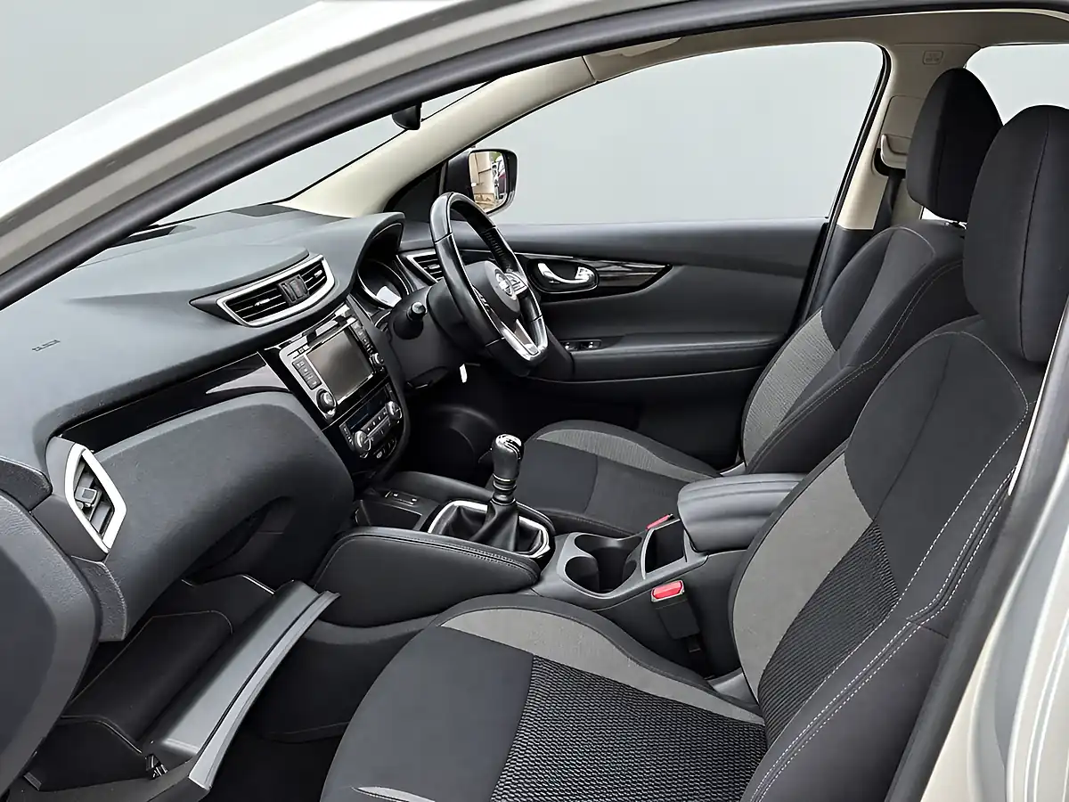 Used 2019 Nissan Qashqai Acenta Premium Silver - Interior and Exterior details 3