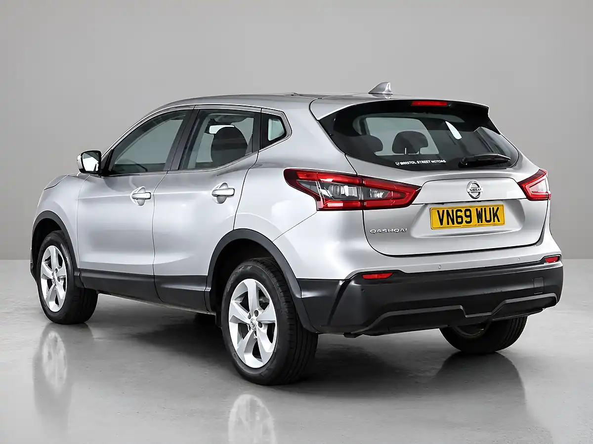 Used 2019 Nissan Qashqai Acenta Premium Silver - Interior and Exterior details 6