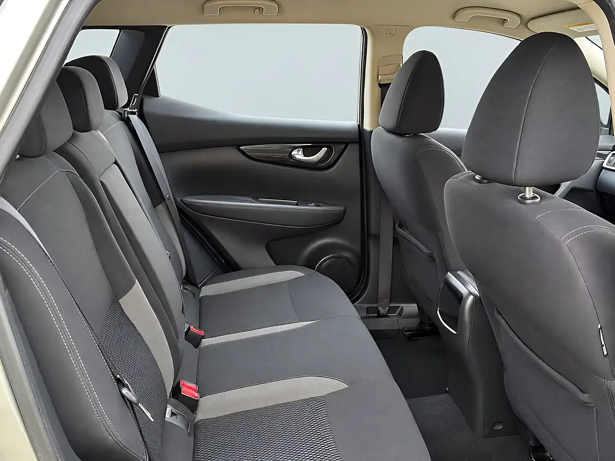 Used 2019 Nissan Qashqai Acenta Premium Silver - Interior and Exterior details 8