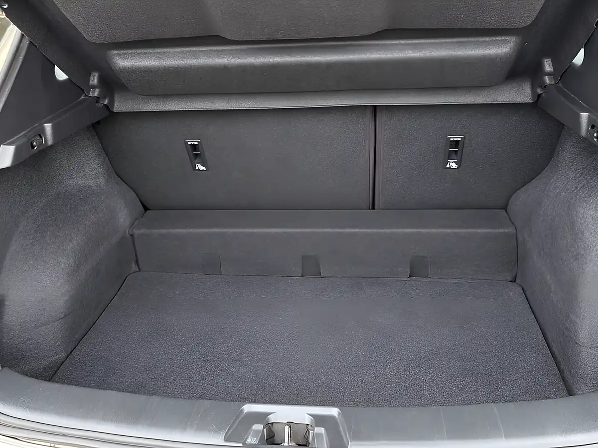 Used 2019 Nissan Qashqai Acenta Premium Silver - Interior and Exterior details 9