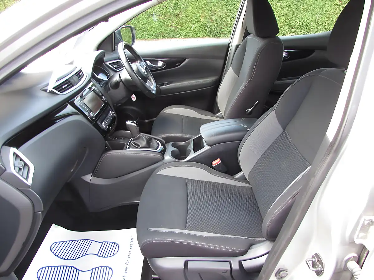 Used 2019 Nissan Qashqai Acenta Premium Silver - Interior and Exterior details 10