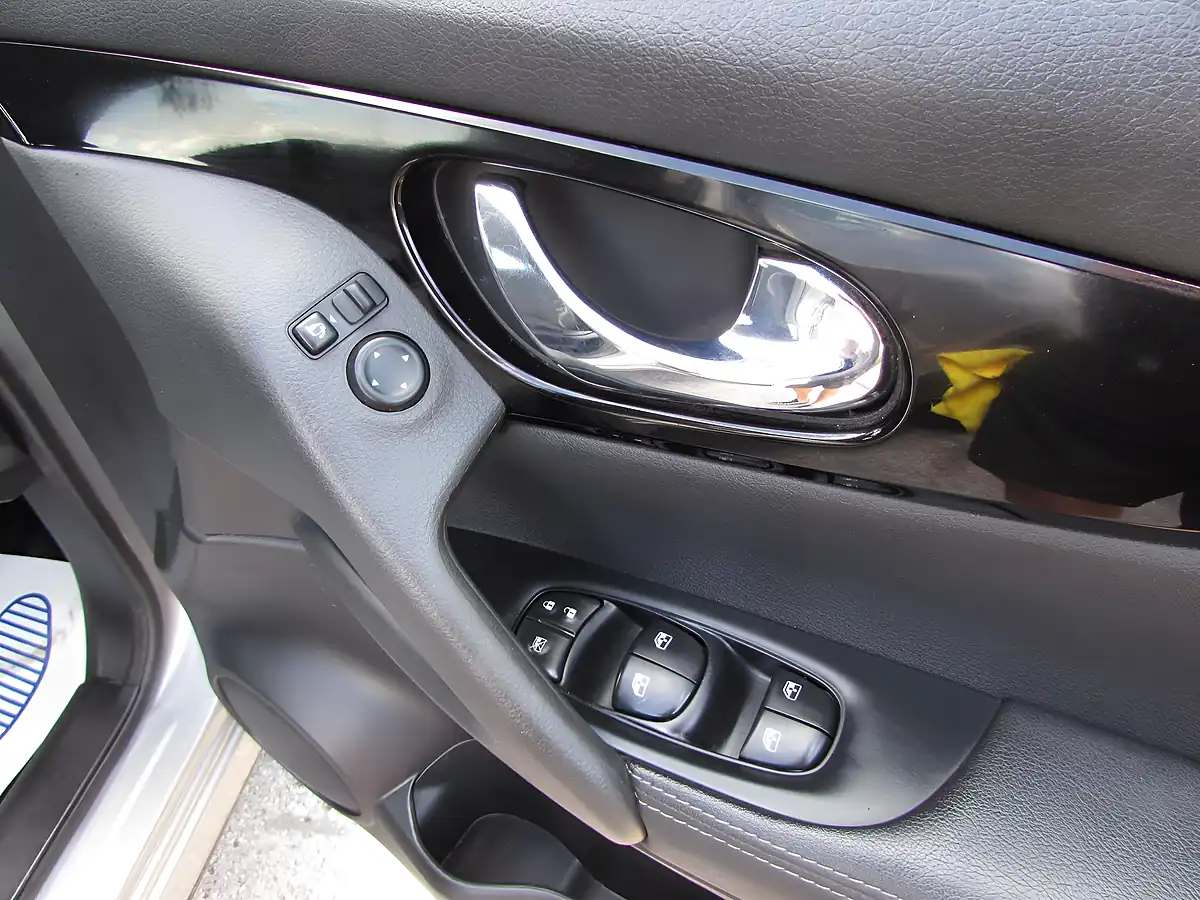 Used 2019 Nissan Qashqai Acenta Premium Silver - Interior and Exterior details 13