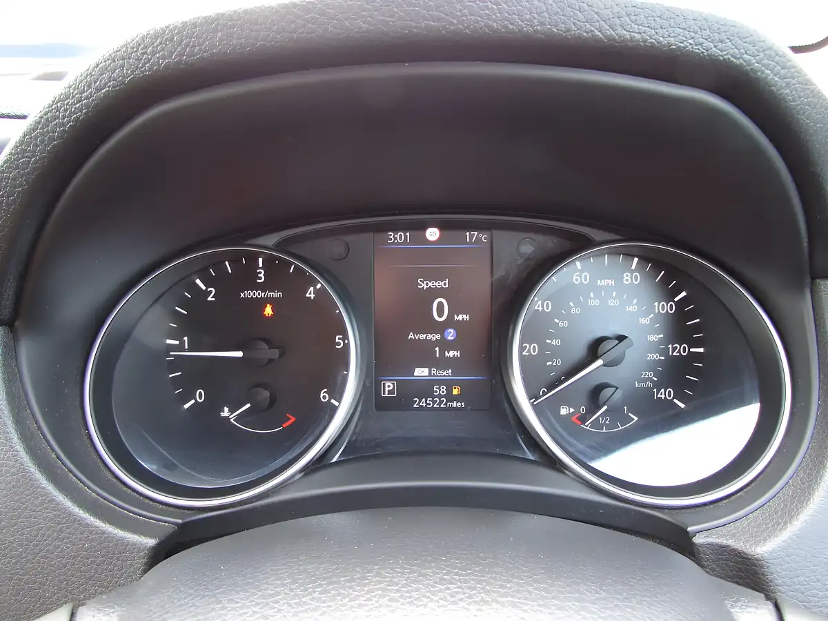 Used 2019 Nissan Qashqai Acenta Premium Silver - Interior and Exterior details 14