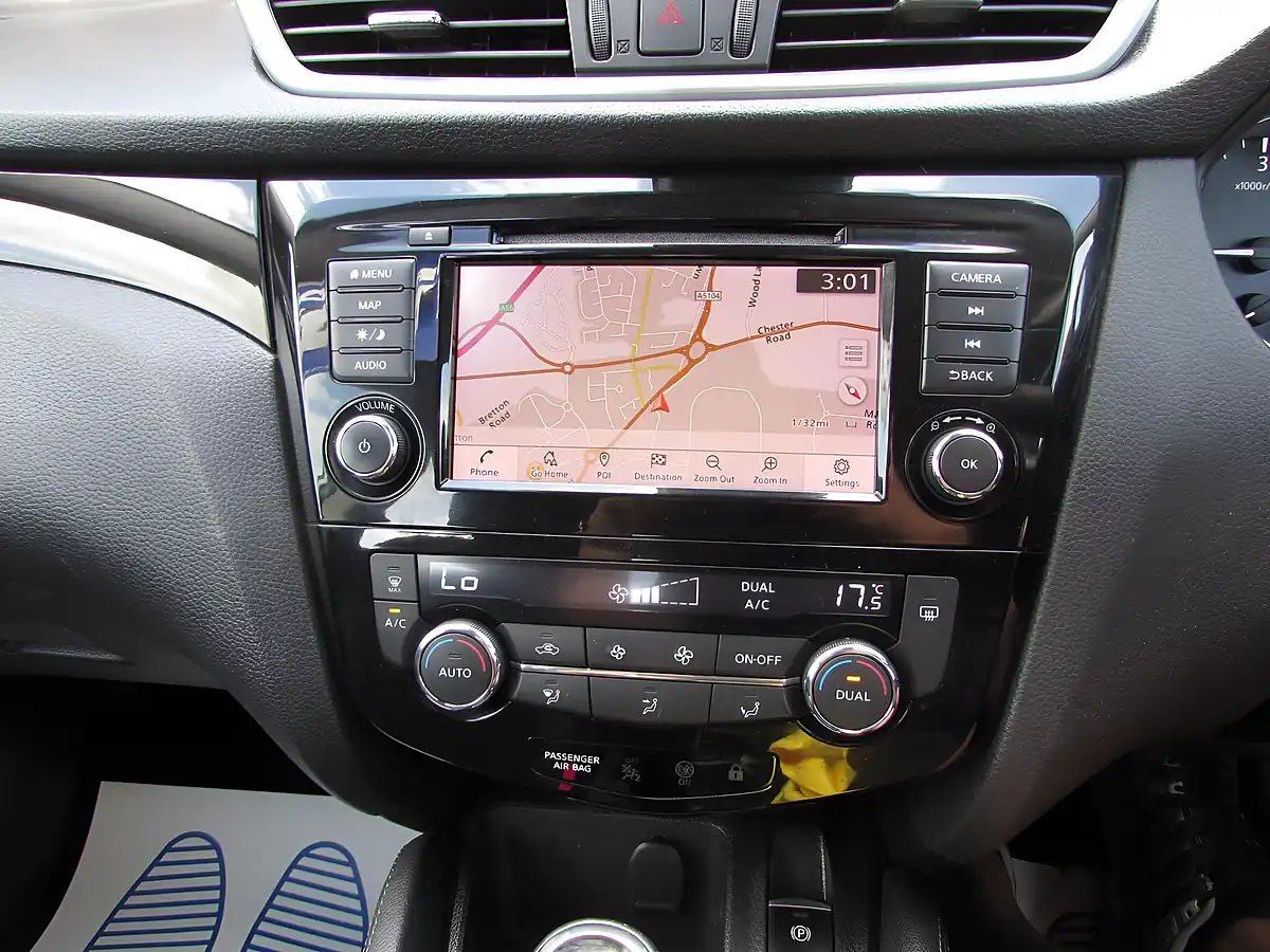 Used 2019 Nissan Qashqai Acenta Premium Silver - Interior and Exterior details 15