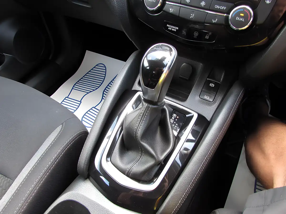 Used 2019 Nissan Qashqai Acenta Premium Silver - Interior and Exterior details 16