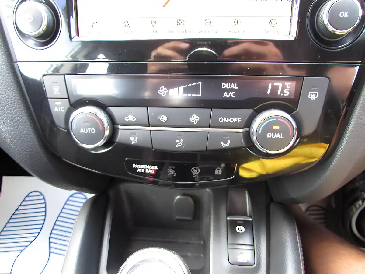 Used 2019 Nissan Qashqai Acenta Premium Silver - Interior and Exterior details 17