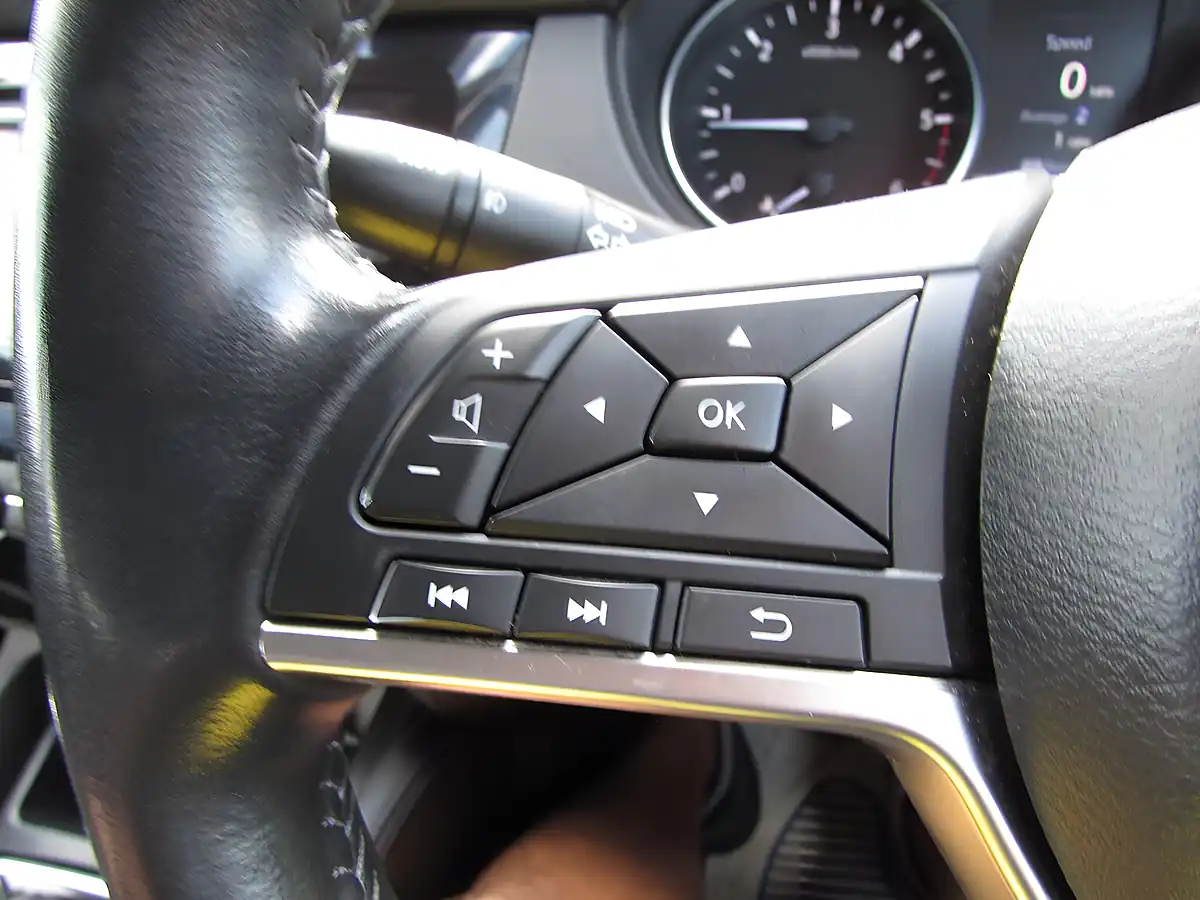 Used 2019 Nissan Qashqai Acenta Premium Silver - Interior and Exterior details 19