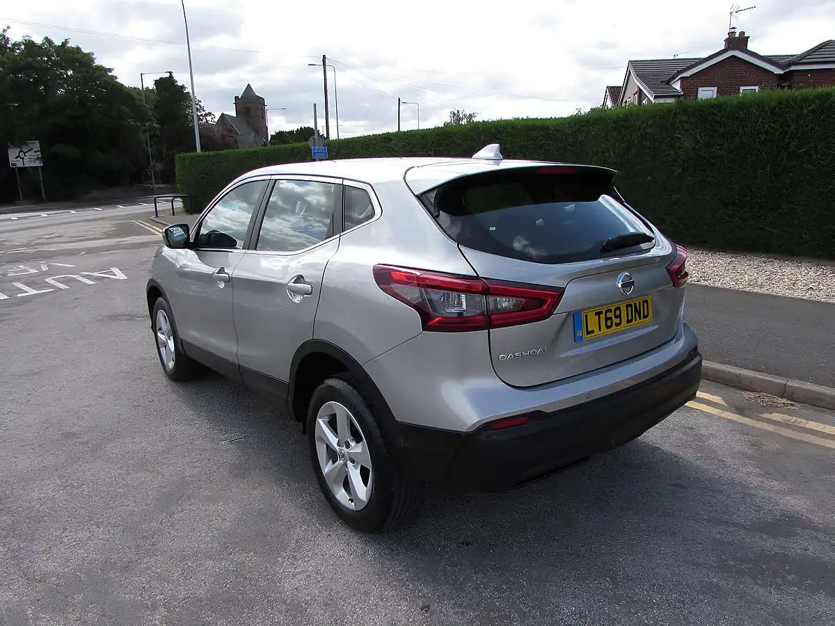 Used 2019 Nissan Qashqai Acenta Premium Silver - Interior and Exterior details 3