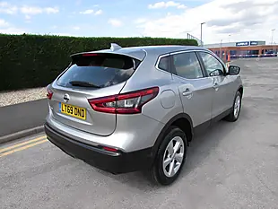 Used 2019 Nissan Qashqai Acenta Premium Silver - Interior and Exterior details 4